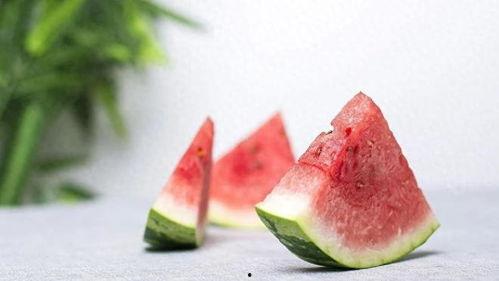 梦到摘瓜给别人吃,瓜熟蒂落，共享甘甜